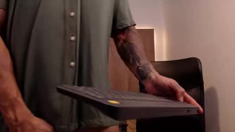 lianjones9 online show from 10.22.25