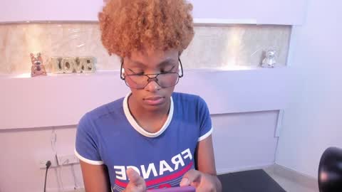 Snapshot of liannadixon chatting on 12.15.24 LiannaDixon online show from 12.15.24