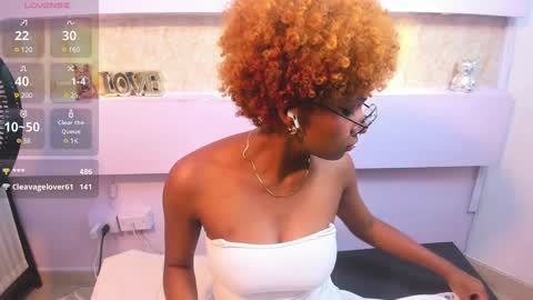 Snapshot of liannadixon chatting on 12.22.24 LiannaDixon online show from 12.22.24