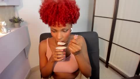 Snapshot of liannadixon chatting on 12.30.24 LiannaDixon online show from 12.30.24