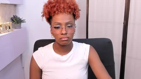 Snapshot of liannadixon chatting on 03.07.25 LiannaDixon online show from 03.07.25