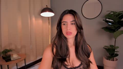Snapshot of liapearce chatting on 12.16.24 Lia online show from 12.16.24