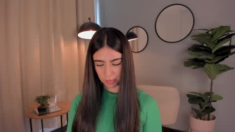Snapshot of liapearce chatting on 02.03.25 Lia online show from 02.03.25