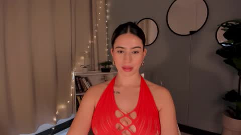 Snapshot of liapearce chatting on 09.16.25 Lia online show from 09.16.25