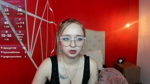Lia Roberts online show from 12.10.24