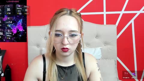 Lia Roberts online show from 01.12.25