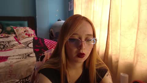 Lia Roberts online show from 02.12.25