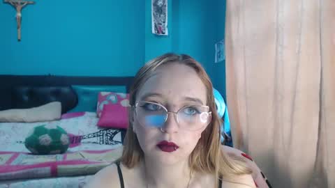 Lia Roberts online show from 02.15.25