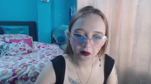 Lia Roberts online show from 02.22.25