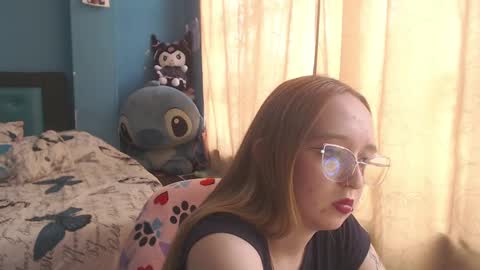 Lia Roberts online show from 03.10.25