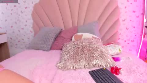 Snapshot of liarossi_ chatting on 11.04.25 liarossi_ online show from 11.04.25