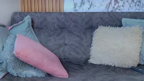 Snapshot of liaruso chatting on 10.04.25 liaross online show from 10.04.25