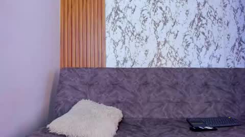 Snapshot of liaruso chatting on 11.12.25 liaross online show from 11.12.25