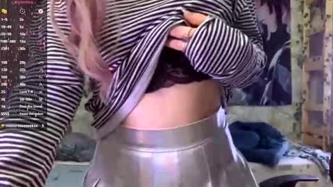 Snapshot of libbynading chatting on 09.25.25 Lola online show from 09.25.25