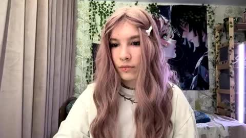 Snapshot of libbynading chatting on 09.28.25 Lola online show from 09.28.25