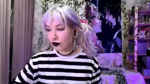 Snapshot of libbynading chatting on 10.05.25 Lola online show from 10.05.25