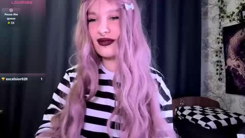 Snapshot of libbynading chatting on 10.17.25 Lola online show from 10.17.25