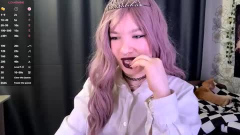 Snapshot of libbynading chatting on 10.22.25 Lola online show from 10.22.25