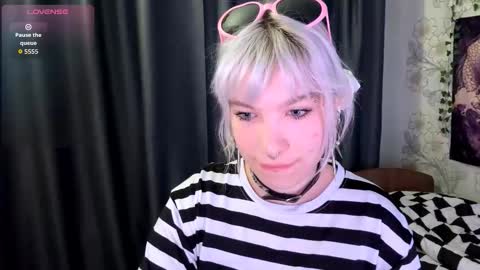 Snapshot of libbynading chatting on 10.27.25 Lola online show from 10.27.25