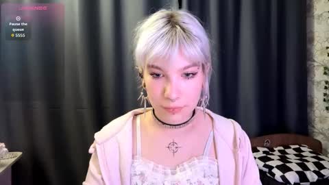 Snapshot of libbynading chatting on 10.28.25 Lola online show from 10.28.25