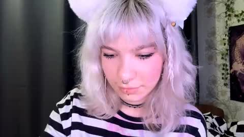 Snapshot of libbynading chatting on 10.29.25 Lola online show from 10.29.25