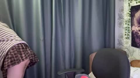 Snapshot of libbynading chatting on 11.02.25 Lola online show from 11.02.25