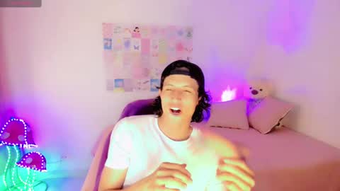 Snapshot of libressalvajes chatting on 12.25.24 libressalvajes online show from 12.25.24