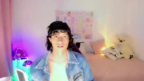 Snapshot of libressalvajes chatting on 12.30.24 libressalvajes online show from 12.30.24