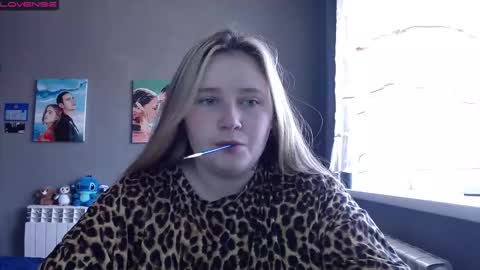 light_lunaa online show from 09.18.25
