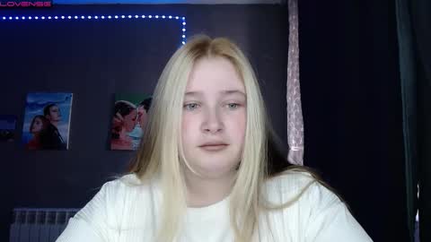 light_lunaa online show from 10.19.25