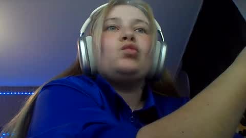 Snapshot of light_lunaa chatting on 06.28.26 light_lunaa online show from 06.28.26
