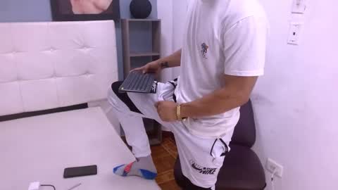 Lihan online show from 02.14.25