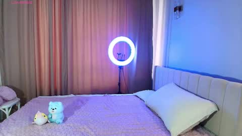 Lihn Pham online show from 11.22.25