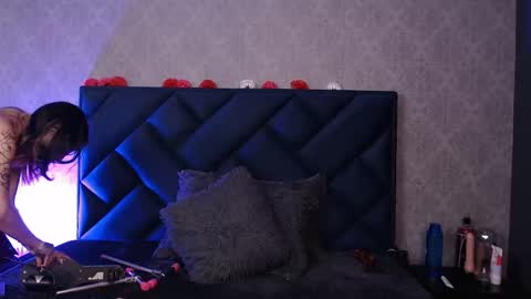 lia  online show from 04.23.26