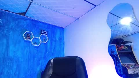 Snapshot of liiaam_lee_ chatting on 12.28.24 Daniel online show from 12.28.24