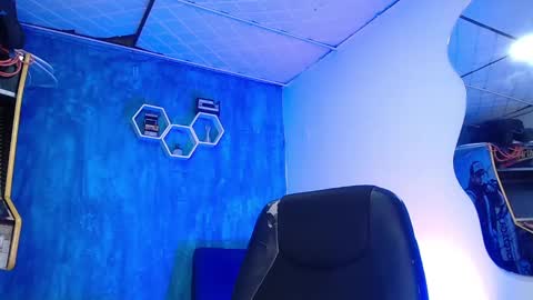 Snapshot of liiaam_lee_ chatting on 01.05.25 Daniel online show from 01.05.25