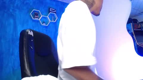 Snapshot of liiaam_lee_ chatting on 02.11.25 Daniel online show from 02.11.25