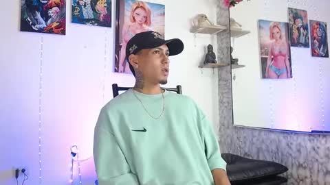 Snapshot of liiaam_lee_ chatting on 10.02.25 Daniel online show from 10.02.25