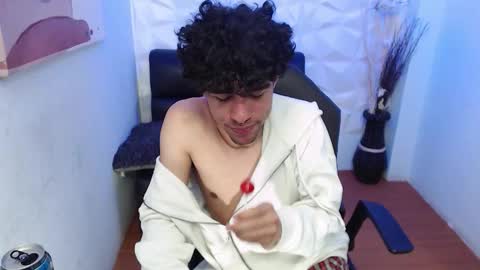 Snapshot of liil_boy chatting on 10.21.25 Lil Boy- online show from 10.21.25