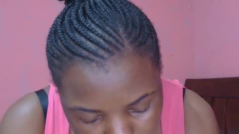 Snapshot of liilcutiee chatting on 10.11.25 Lily online show from 10.11.25