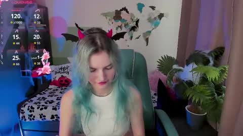 Snapshot of lika_sky chatting on 10.31.25 lika_sky online show from 10.31.25