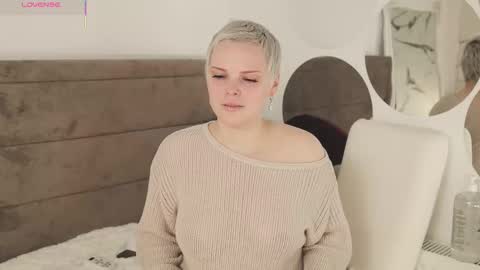 Snapshot of likaaberry chatting on 09.30.25 likaaberry online show from 09.30.25