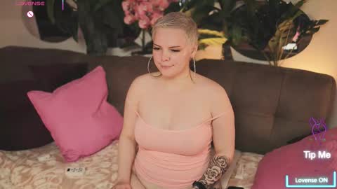 Snapshot of likaaberry chatting on 10.17.25 likaaberry online show from 10.17.25