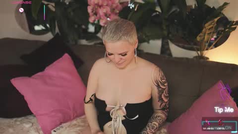 Snapshot of likaaberry chatting on 10.18.25 likaaberry online show from 10.18.25