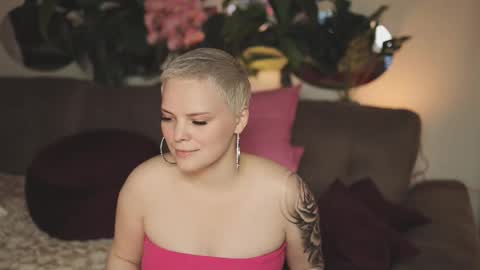 Snapshot of likaaberry chatting on 10.20.25 likaaberry online show from 10.20.25