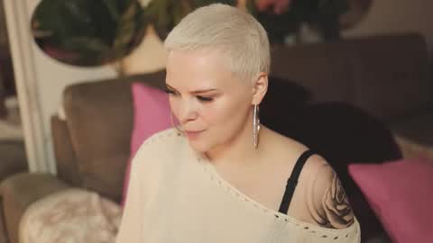 Snapshot of likaaberry chatting on 10.21.25 likaaberry online show from 10.21.25