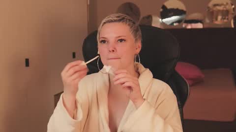 likaaberry online show from 11.27.25