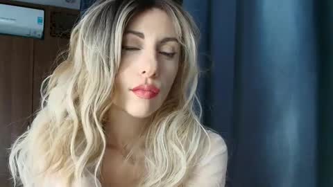 Mia                   Onlyfans link -  online show from 02.10.25