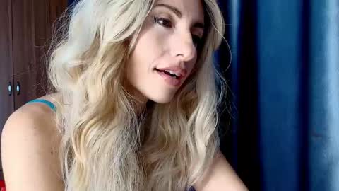 Mia                   Onlyfans link -  online show from 09.10.25