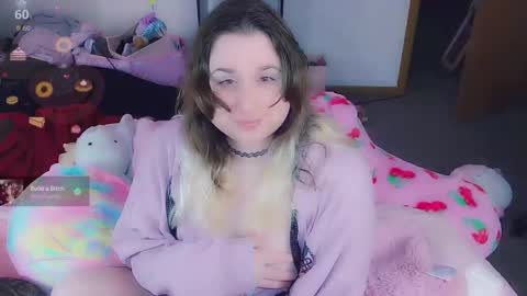 Snapshot of lil_alison_heart chatting on 11.08.25 Lil Alison Heart online show from 11.08.25